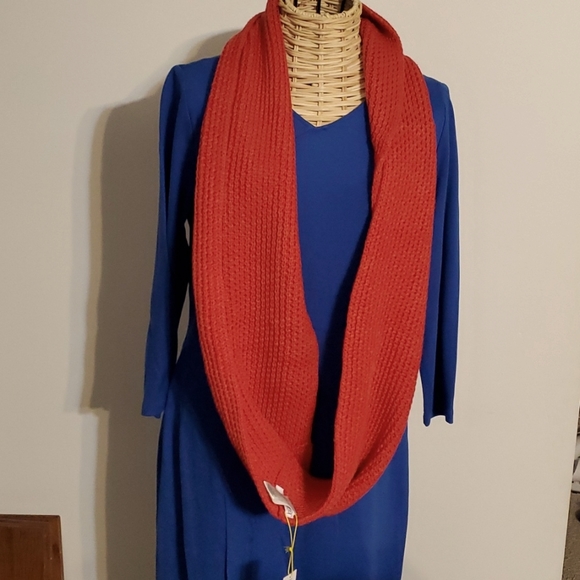 NEW BCBGeneration Scarf - Picture 2 of 7